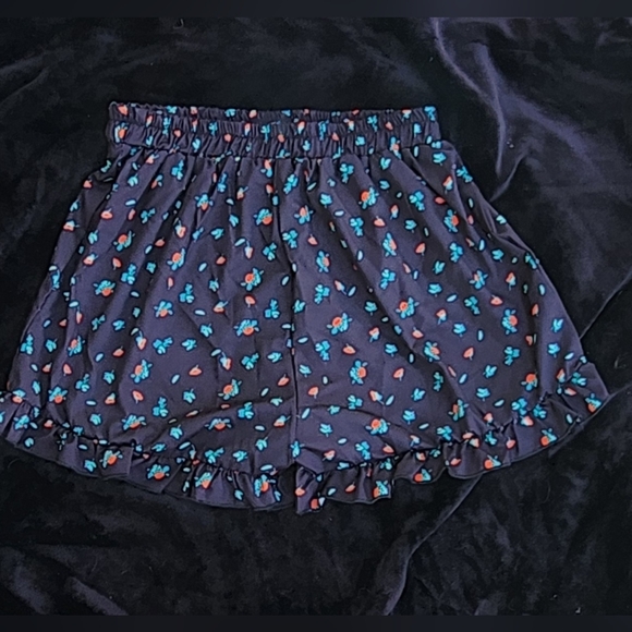 Adorable ROMWE Ruffled Edge Shorts With Roses Size M - Picture 6 of 7